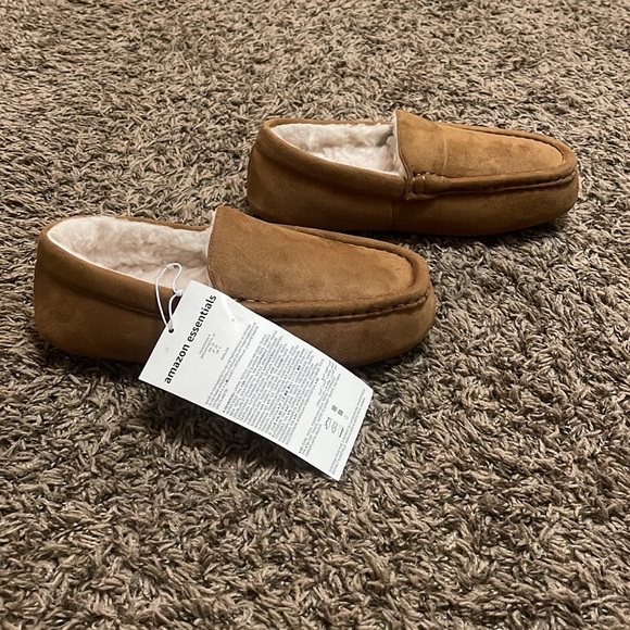 Amazon Essentials Moccasins Slippers - Picture 4 of 5